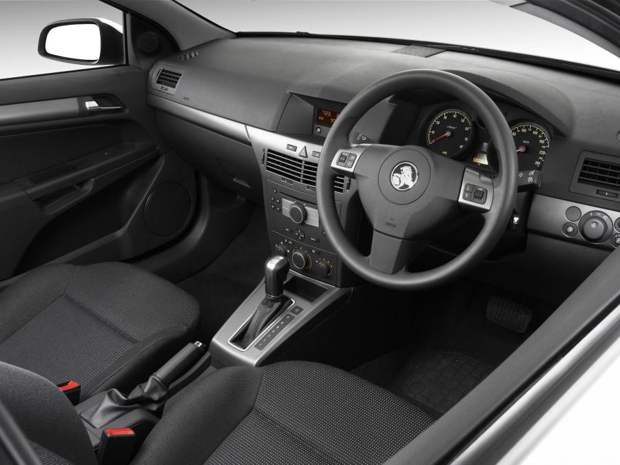  Holden Astra 3-Door 2005 года  (фото 2 из 13)
